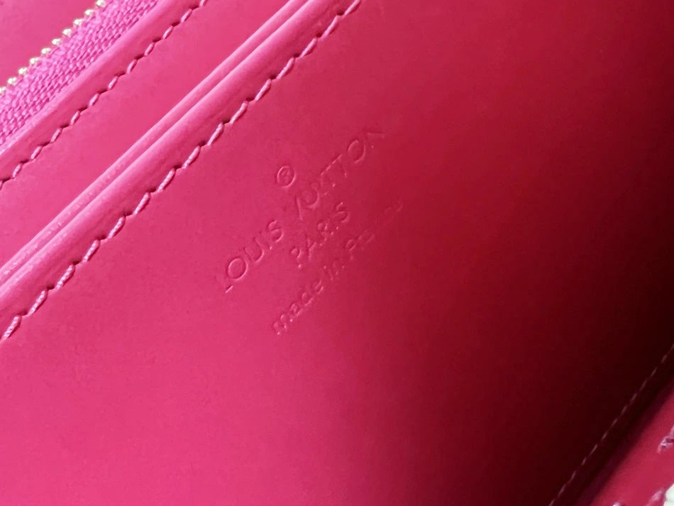 Louis Vuitton Vernis Valentine 2022 Women&#39;s Wallet Fuchsia Pink M81154