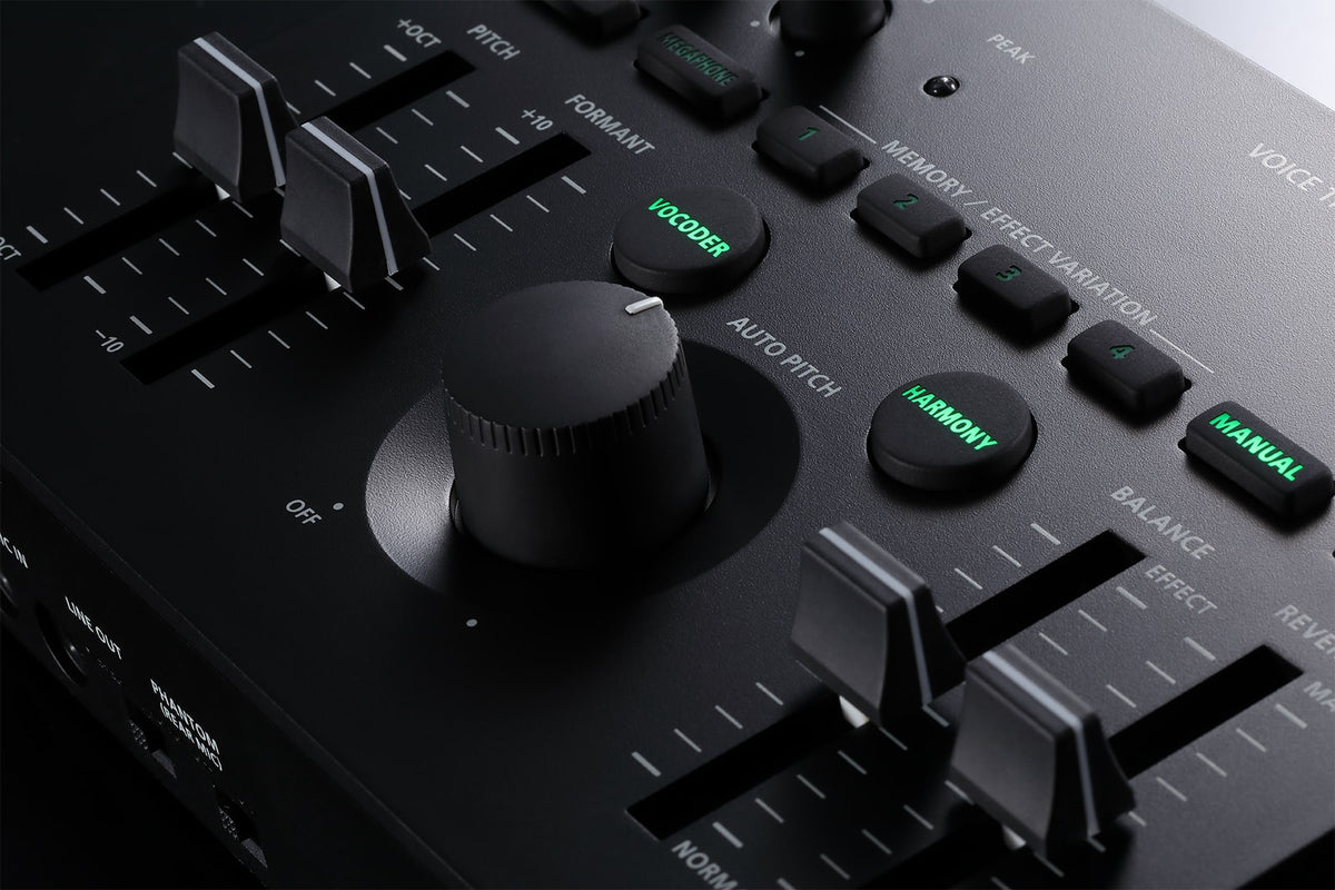 Roland VT-4 Voice Transformer Audio Effects with 5-hour Battery Life Compact Size Vocal Effect Processor